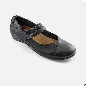 Taos Footwear Black Mary Jane Flats with Hook Strap